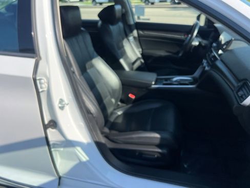 Used 2022 Honda Accord Touring image 32
