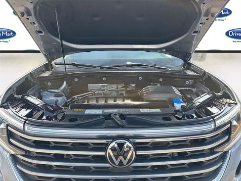 Used 2025 Volkswagen Atlas SE FWD image 30
