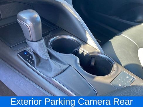 Used 2022 Toyota Camry SE image 10