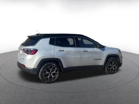 Used 2025 Jeep Compass Limited image 15