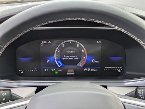 Used 2025 Volkswagen Taos SE w/ Panoramic Sunroof Package image 14