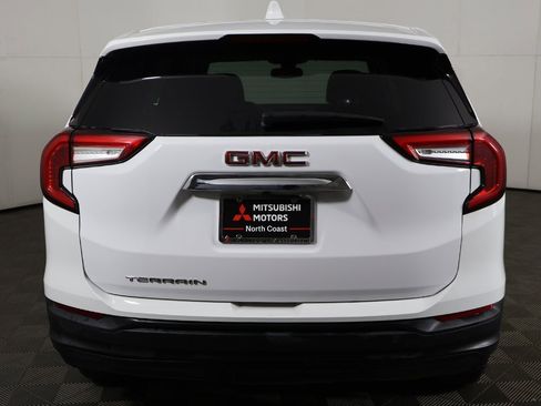 Used 2024 GMC Terrain SLE image 10