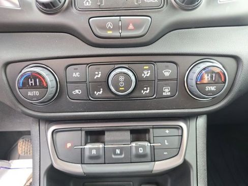 Used 2024 GMC Terrain AT4 w/ Infotainment Package II image 34