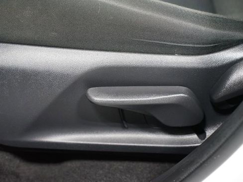 Certified 2025 Toyota RAV4 LE image 31