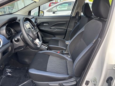 Used 2025 Nissan Versa SV image 27