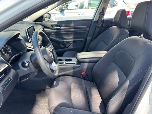 Used 2025 Nissan Altima 2.5 SV FWD image 27