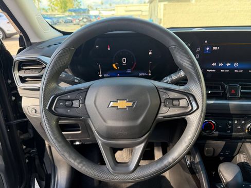 Used 2025 Chevrolet TrailBlazer LT FWD image 27
