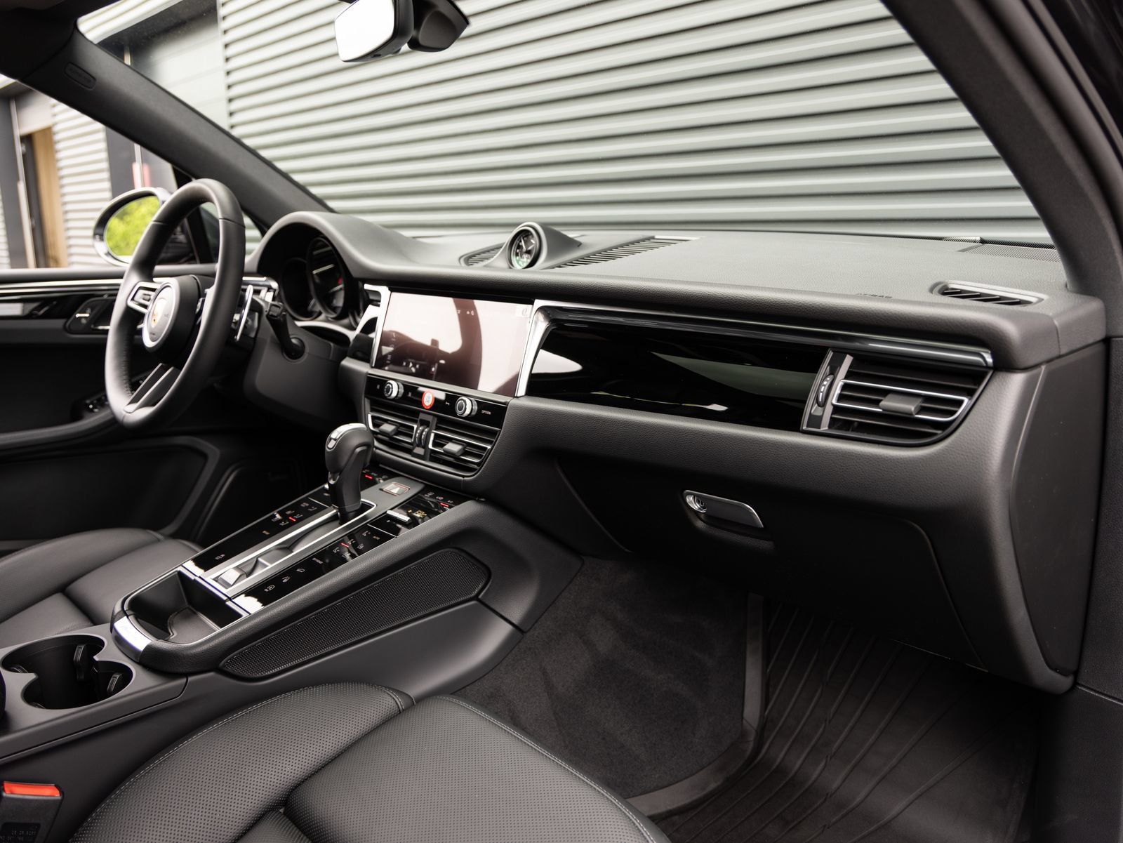 Certified 2026 Porsche Macan AWD/4WD image 35