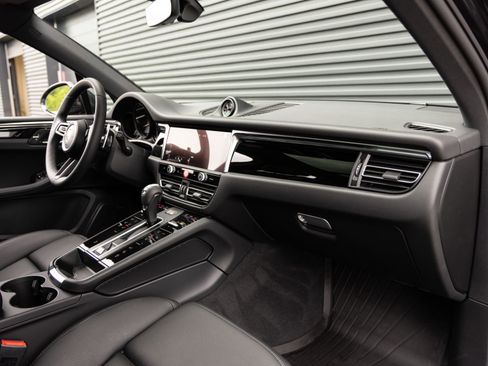 Certified 2026 Porsche Macan AWD/4WD image 35