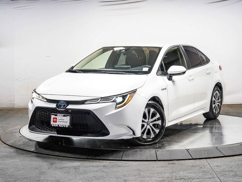 Certified 2021 Toyota Corolla LE FWD image 1
