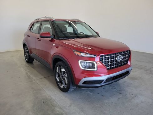 Used 2025 Hyundai Venue Limited FWD image 4
