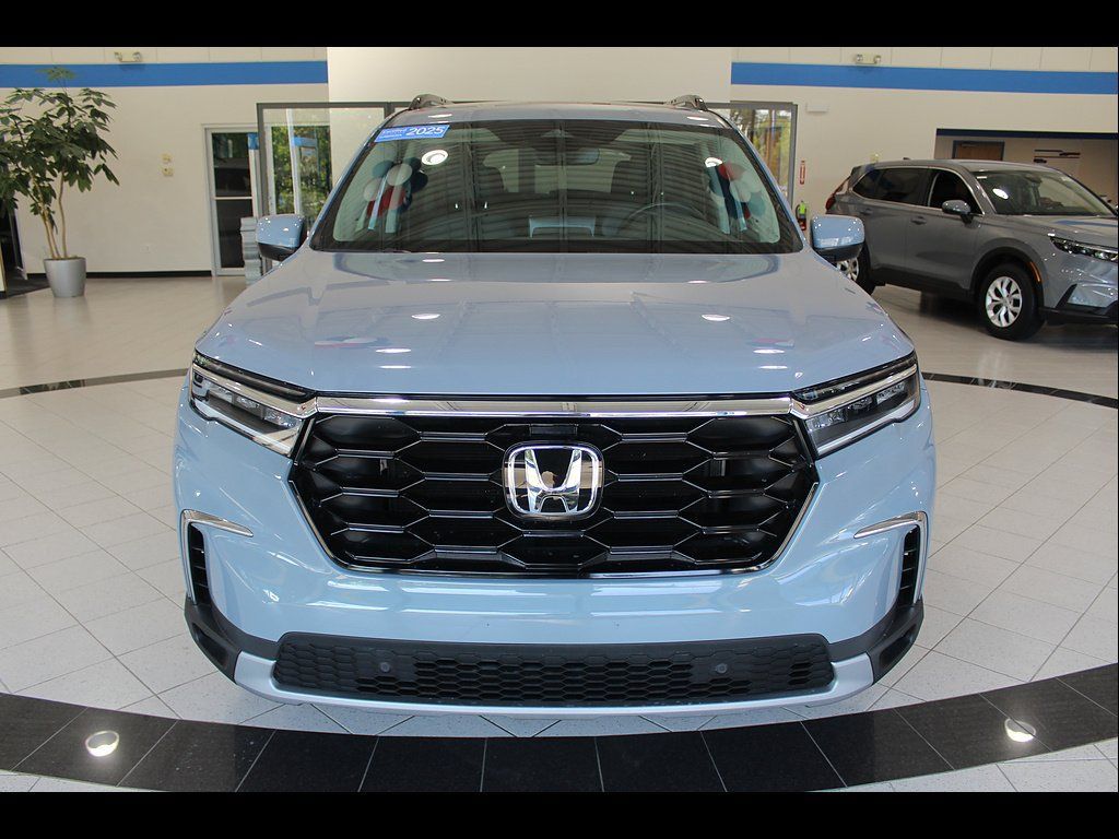 Certified 2025 Honda Pilot Touring image 2