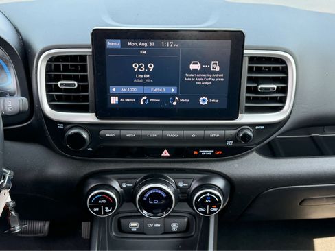 Used 2023 Hyundai Venue SEL w/ Cargo Package FWD image 17