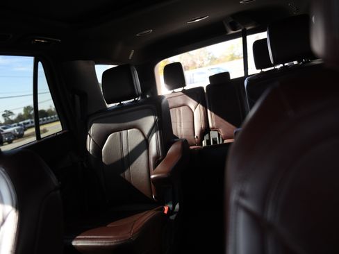 Used 2024 Ford Expedition Limited image 12