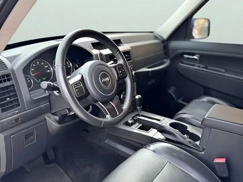 Used 2012 Jeep Liberty Sport AWD/4WD image 15
