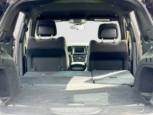 Used 2019 Jeep Grand Cherokee Laredo AWD/4WD image 7