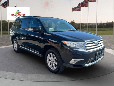 Used 2012 Toyota Highlander SE w/ Tow Pkg AWD/4WD image 3