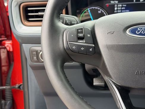 Used 2023 Ford Maverick Lariat w/ Lariat Luxury Package FWD image 12