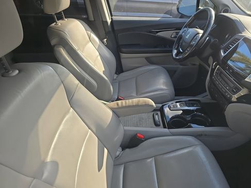 Used 2018 Honda Pilot Touring image 11