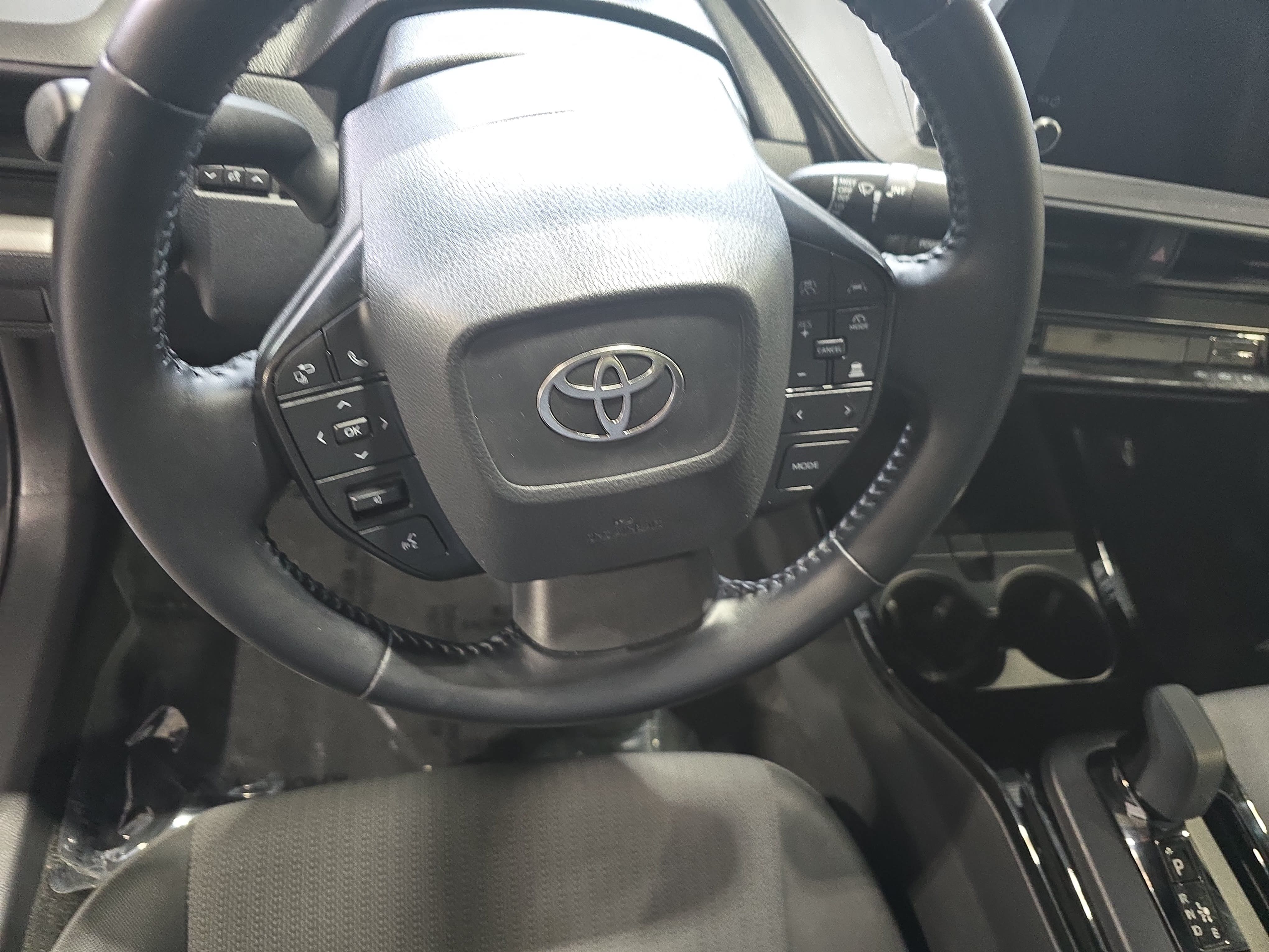 Used 2025 Toyota Prius LE FWD image 15