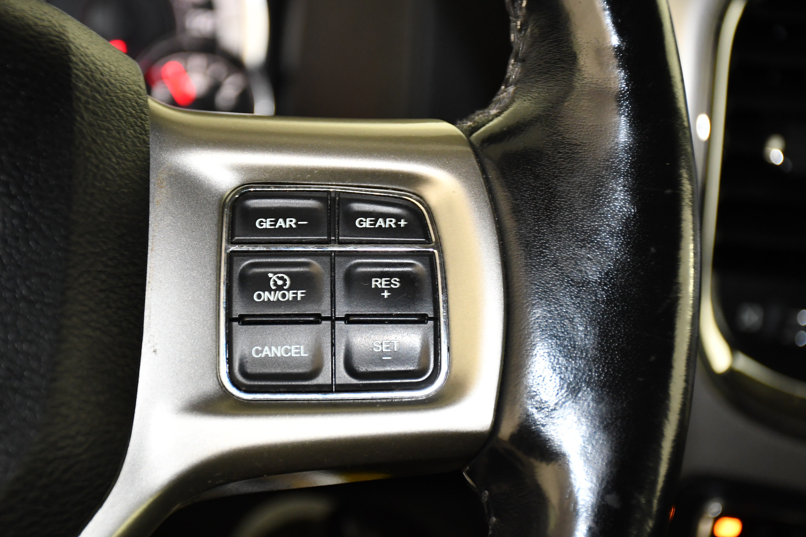 Used 2018 RAM 1500 Laramie AWD/4WD image 25