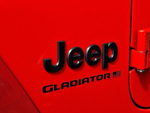 Used 2025 Jeep Gladiator Sport AWD/4WD image 14
