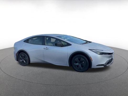 Used 2025 Toyota Prius LE image 2