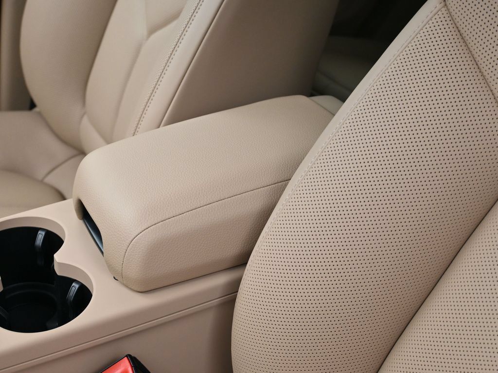 Certified 2026 Porsche Macan AWD/4WD image 21