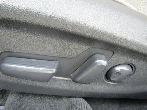 Used 2019 Hyundai Elantra Limited FWD image 15