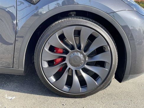 Used 2024 Tesla Model Y Performance image 30