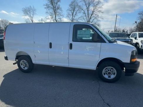 New 2026 GMC Savana 2500 image 2