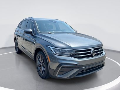 Used 2022 Volkswagen Tiguan SE w/ Panoramic Sunroof Package