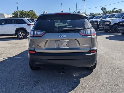 Certified 2019 Jeep Cherokee Latitude w/ Popular Appearance Group image 5