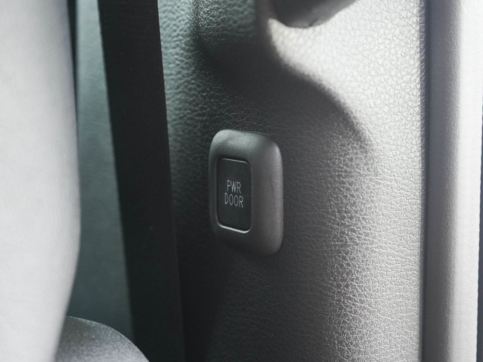 Used 2026 Toyota Sienna Platinum AWD/4WD image 18
