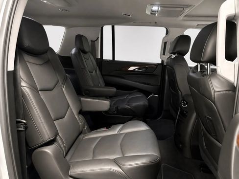 Used 2020 Cadillac Escalade ESV Luxury AWD/4WD image 35