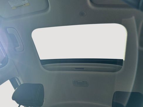 Used 2023 Hyundai Venue SEL FWD image 33