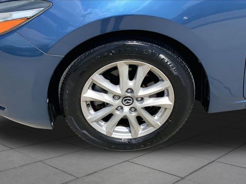 Used 2017 MAZDA MAZDA3 Sport w/ Preferred Equipment Package FWD image 9
