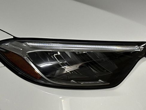 Used 2026 Mercedes-Benz GLC 300 4MATIC image 10