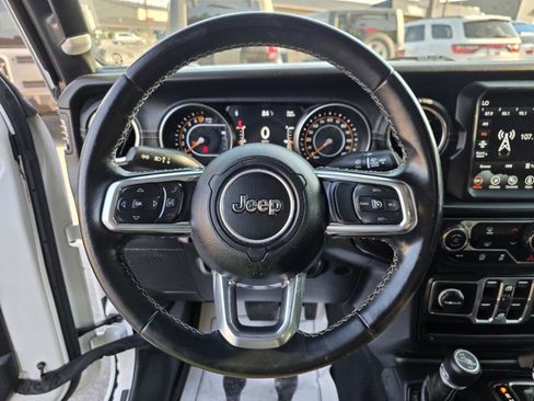 Used 2022 Jeep Gladiator Overland w/ Popular Equipment Package AWD/4WD image 37