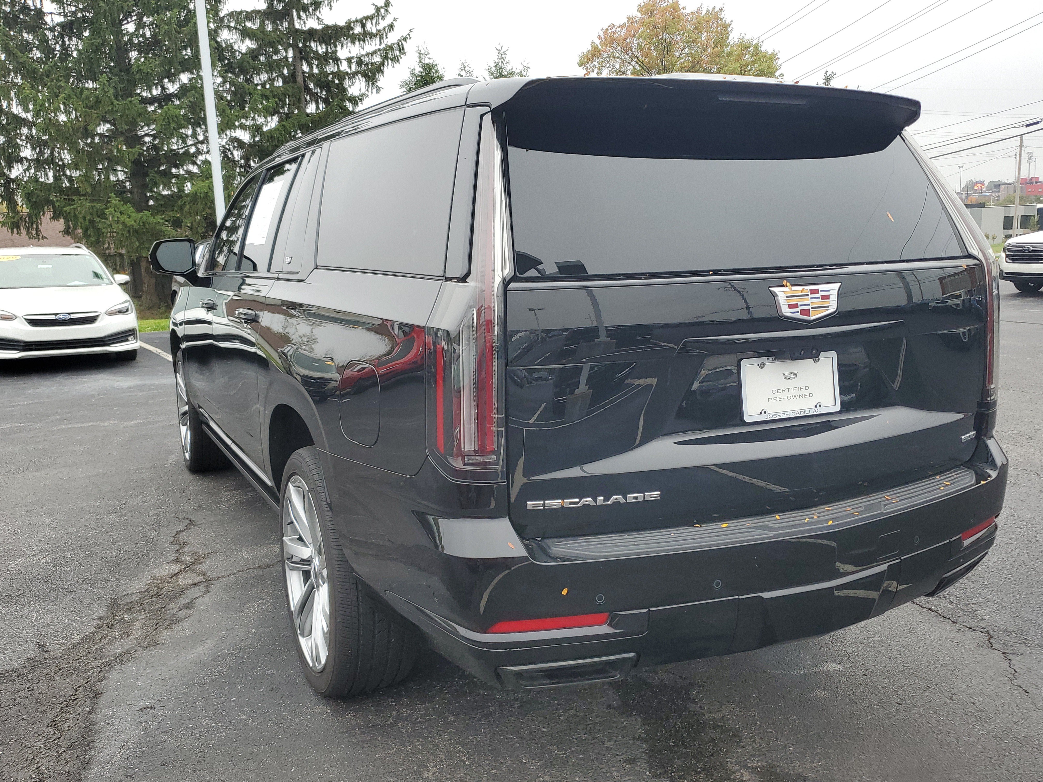 Used 2025 Cadillac Escalade ESV Sport Platinum w/ LPO, Floor Liner Package AWD/4WD image 2