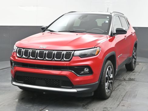 Used 2024 Jeep Compass Limited AWD/4WD image 3