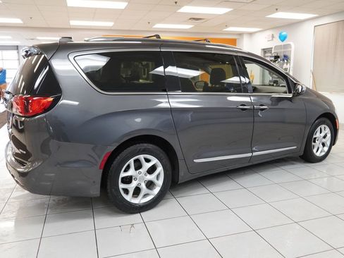 Used 2020 Chrysler Pacifica Limited FWD image 13