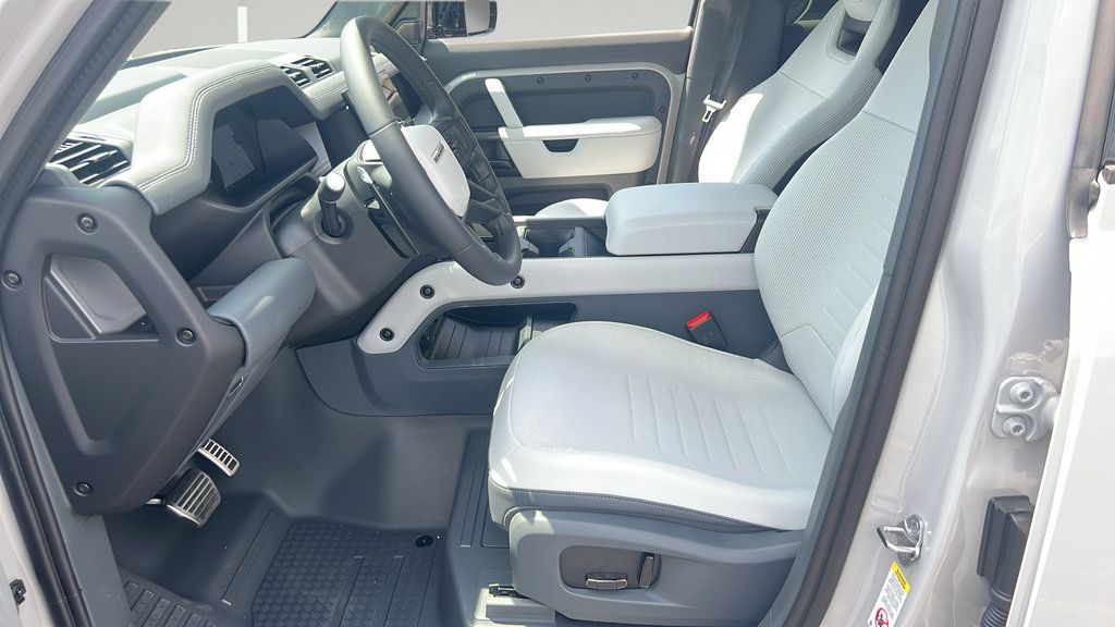 New 2026 Land Rover Defender 110 AWD/4WD image 5