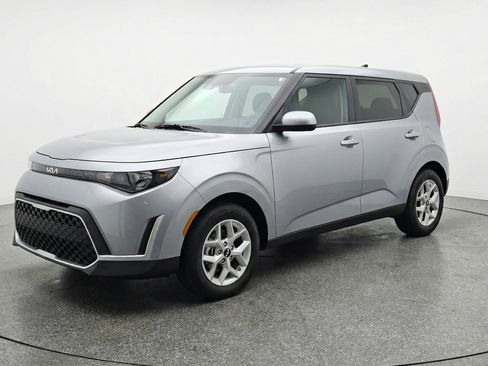 Used 2025 Kia Soul LX w/ LX Technology Package FWD image 3