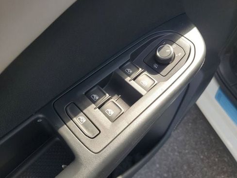 New 2026 Volkswagen Taos SE FWD image 14