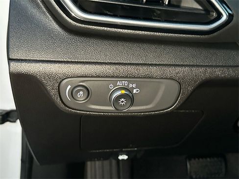 Used 2022 Chevrolet Bolt EUV LT w/ Convenience Package image 23