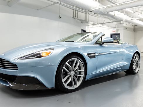 Used 2016 Aston Martin Vanquish Volante RWD image 19