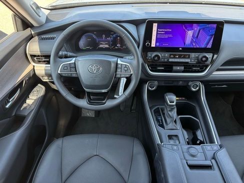 New 2024 Toyota Grand Highlander Limited image 11