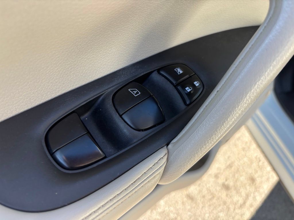 Used 2019 Nissan Rogue Sport SV w/ All-Weather Package AWD/4WD image 17