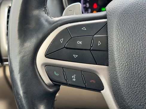 Used 2017 Jeep Grand Cherokee Limited image 18